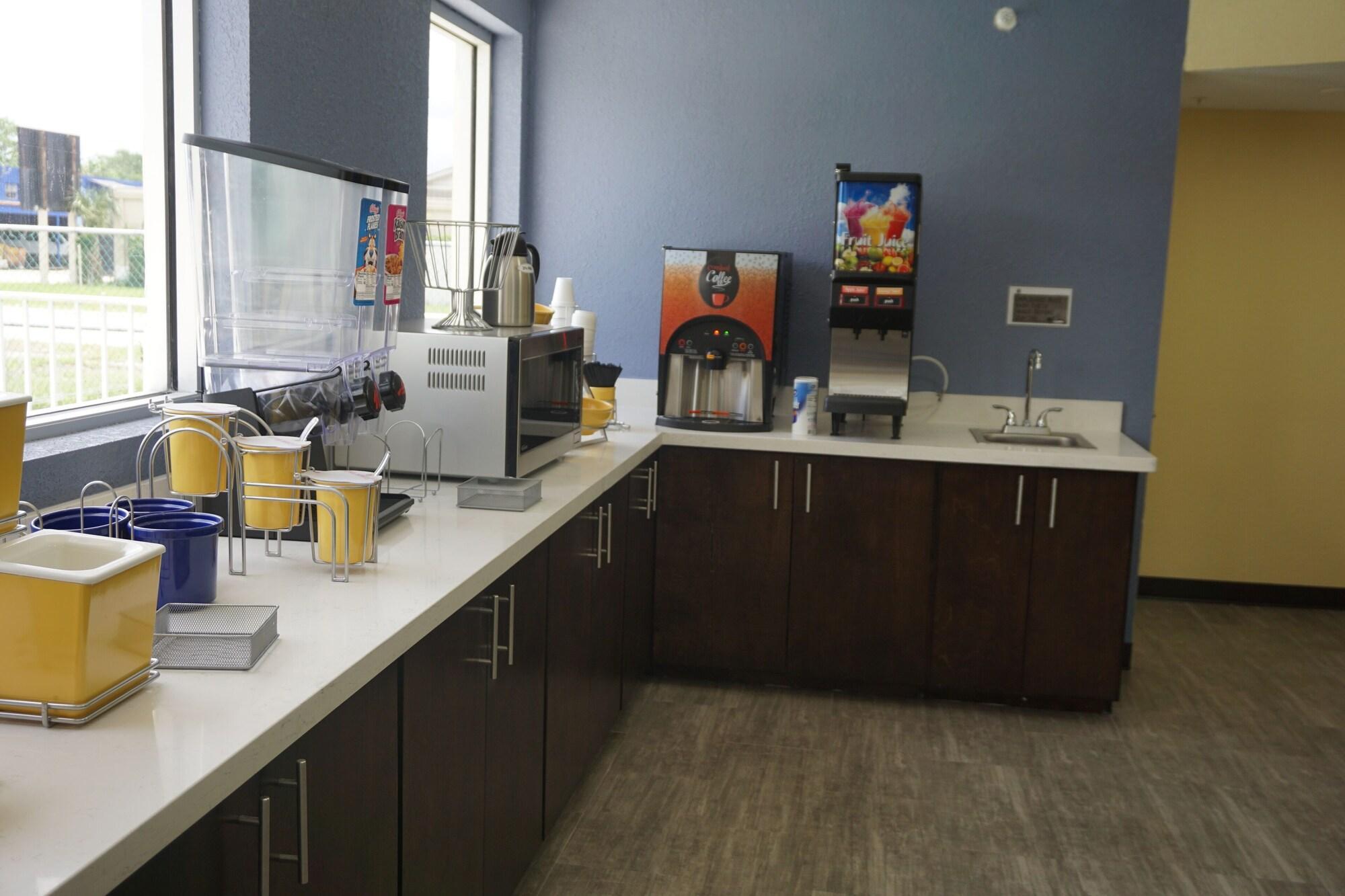Days Inn By Wyndham Apopka/Orlando Экстерьер фото